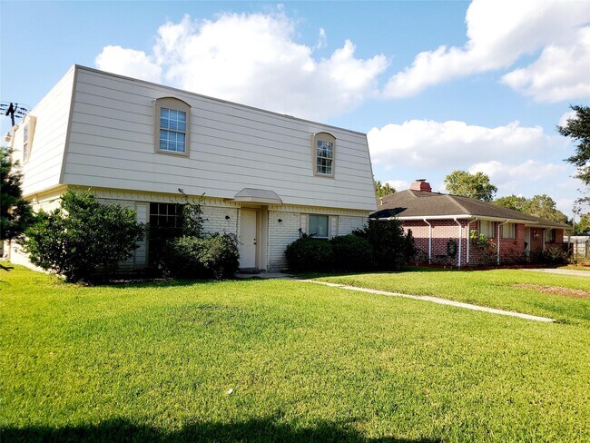 Building Photo - 11806 Hillcroft St