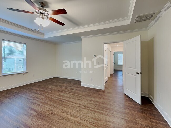 Building Photo - 203 Gregory Dr