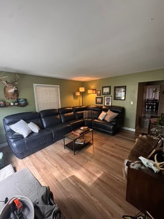 Building Photo - AVAILABLE SEPTEMBER 1: Updated 4-bedroom single family home on a quiet block- with 2 kitchens, 2 ...