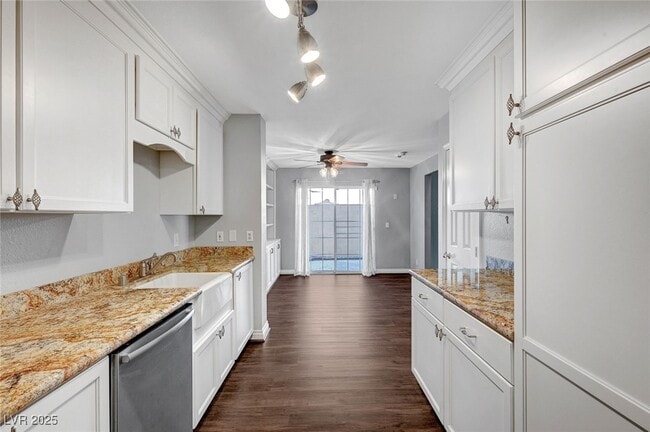 Building Photo - 7641 Allerton Ave