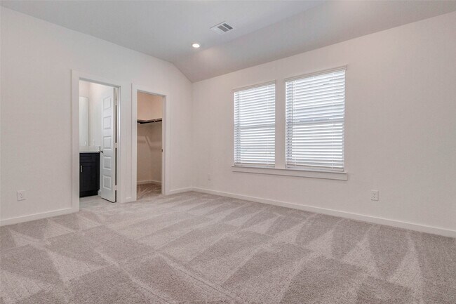 Building Photo - 1038 Elsinore Dr