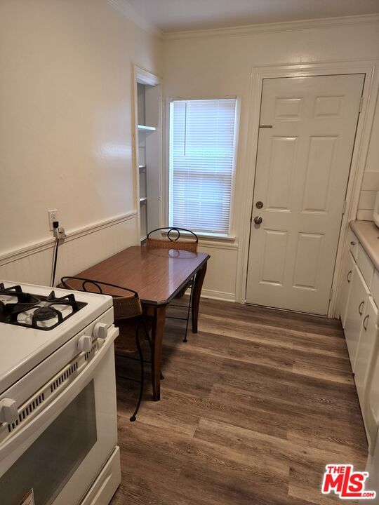 Building Photo - 5823 Venice Blvd