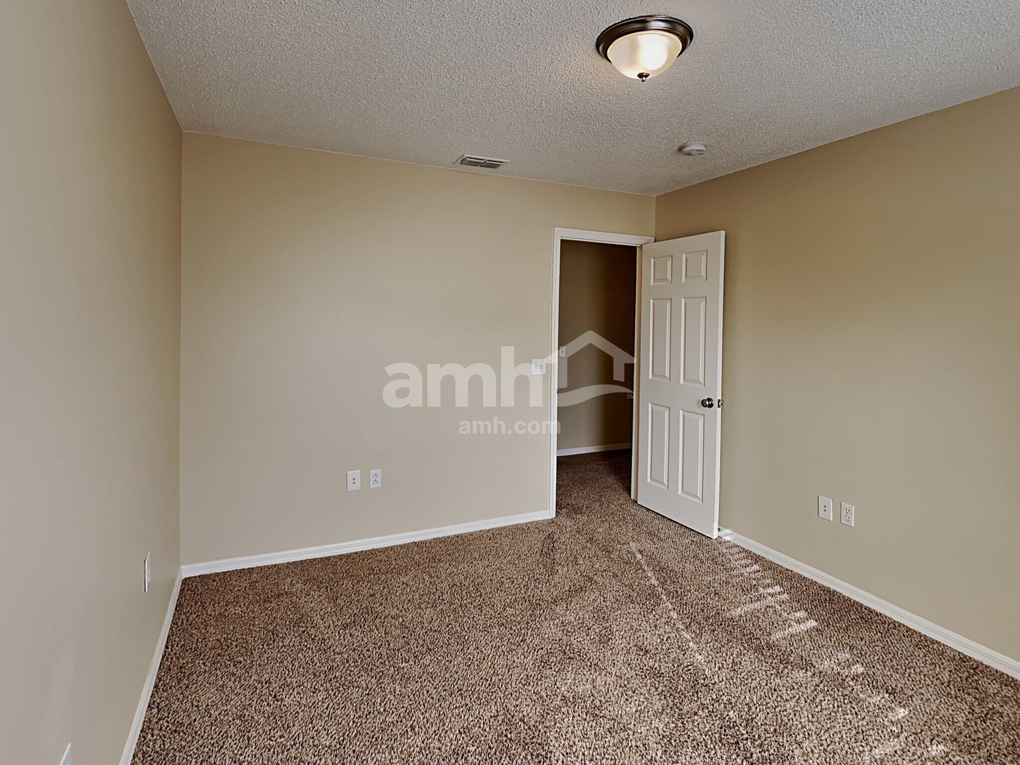 Building Photo - 30500 Birdhouse Dr