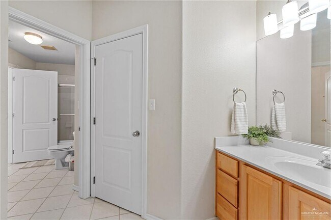 Building Photo - 29 Nicole Dr