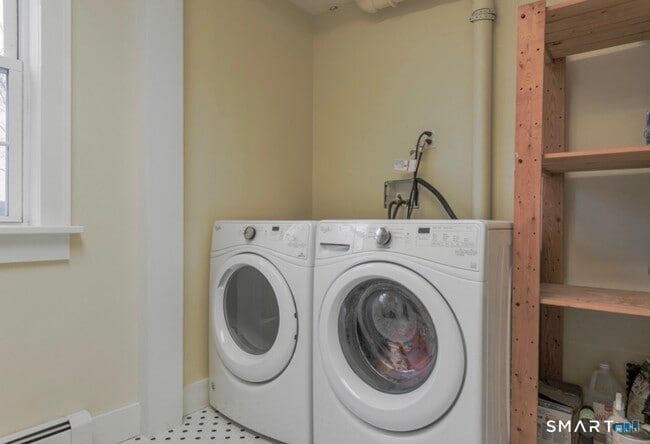 Building Photo - 33 Main St