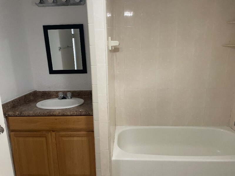 Building Photo - 5767 Lakeville Rd