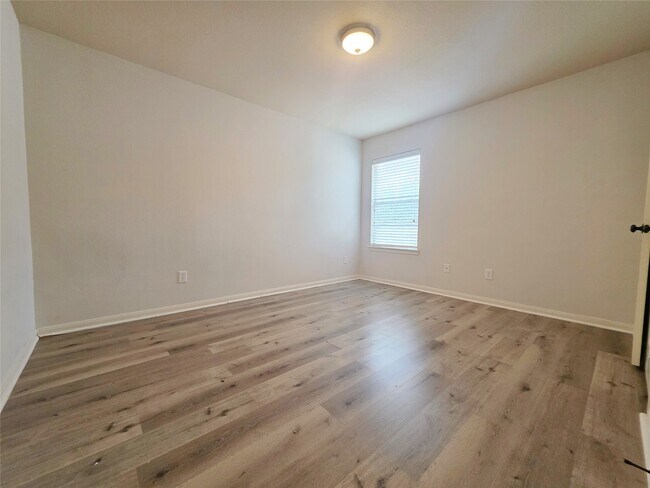 Building Photo - 6038 Starbrook Creek Dr