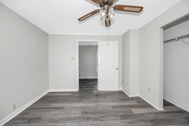 Building Photo - 98 School St