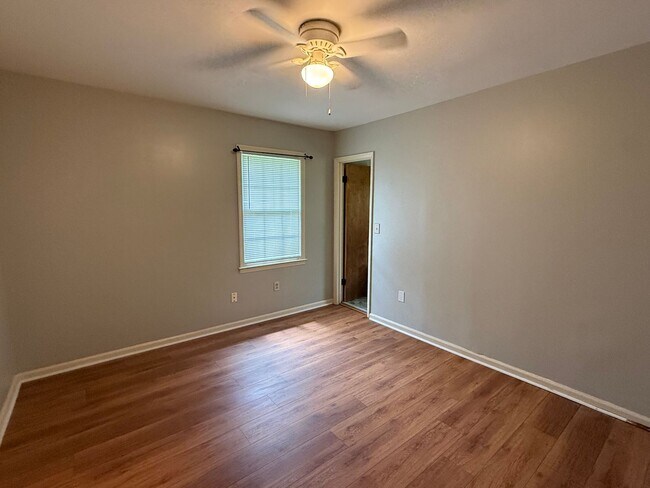 Building Photo - 209 Longstreet St