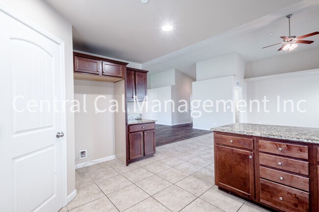 Building Photo - 4 Bedroom/2 Bath Home in the Northwest - $2595 Per Month!