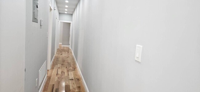 Building Photo - 108-27 171st Pl