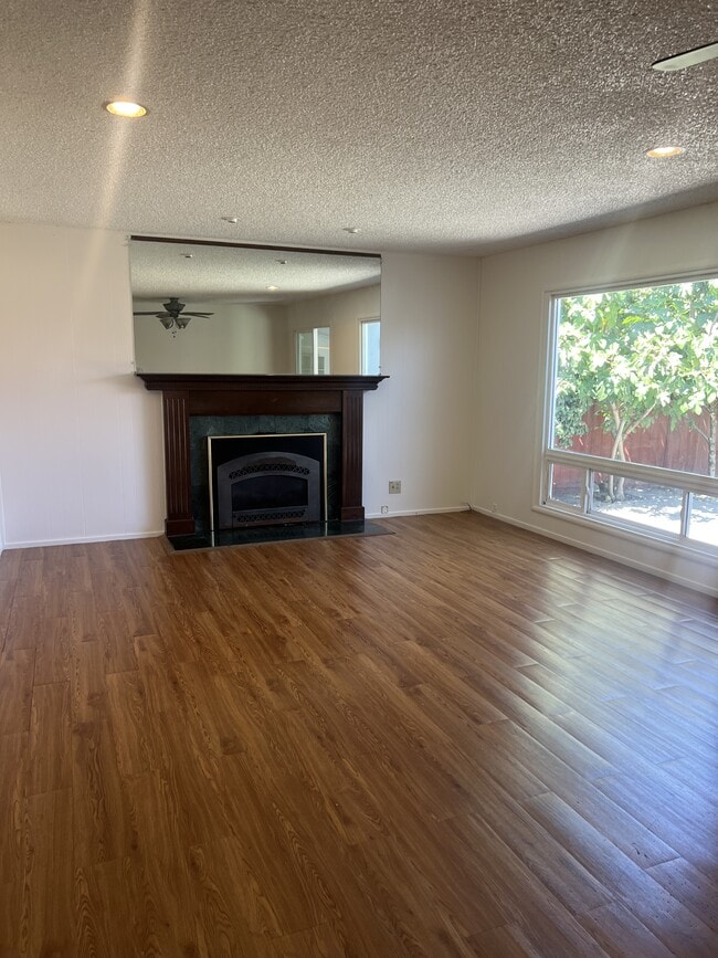Building Photo - 1237 Mersey Ave