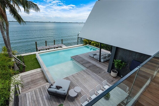 Building Photo - 1369 N Venetian Way