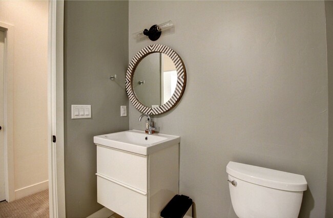 Building Photo - Luxury Living in the heart of Platte Park,...