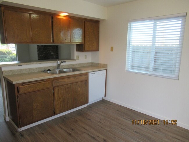 Building Photo - Upgraded Casa La Canda Townhome