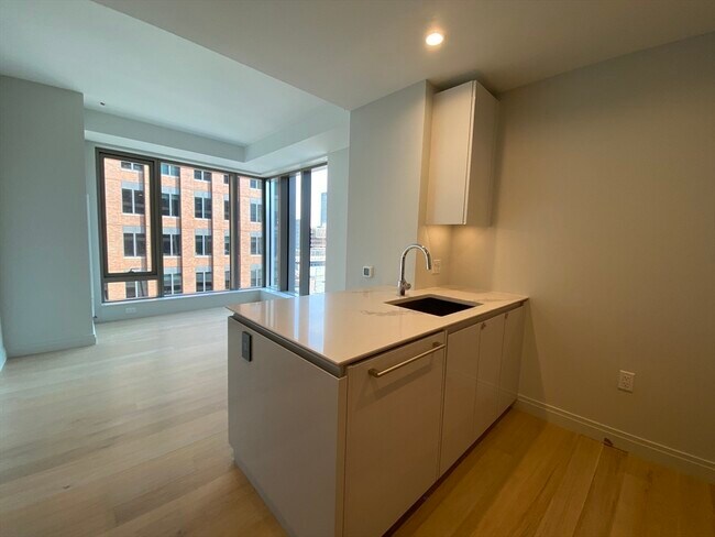 Building Photo - 135 Seaport Blvd