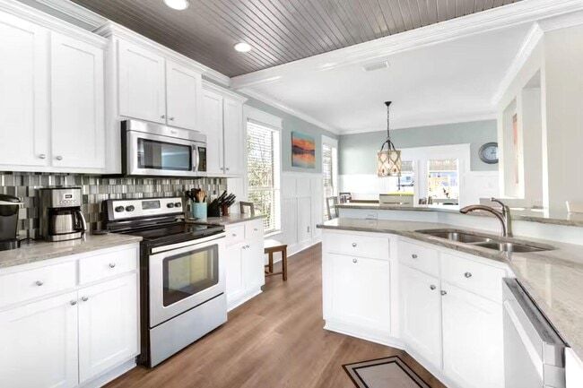 Building Photo - 68 Cobia St