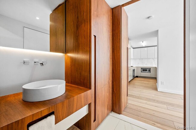 Building Photo - 322 W 57th St