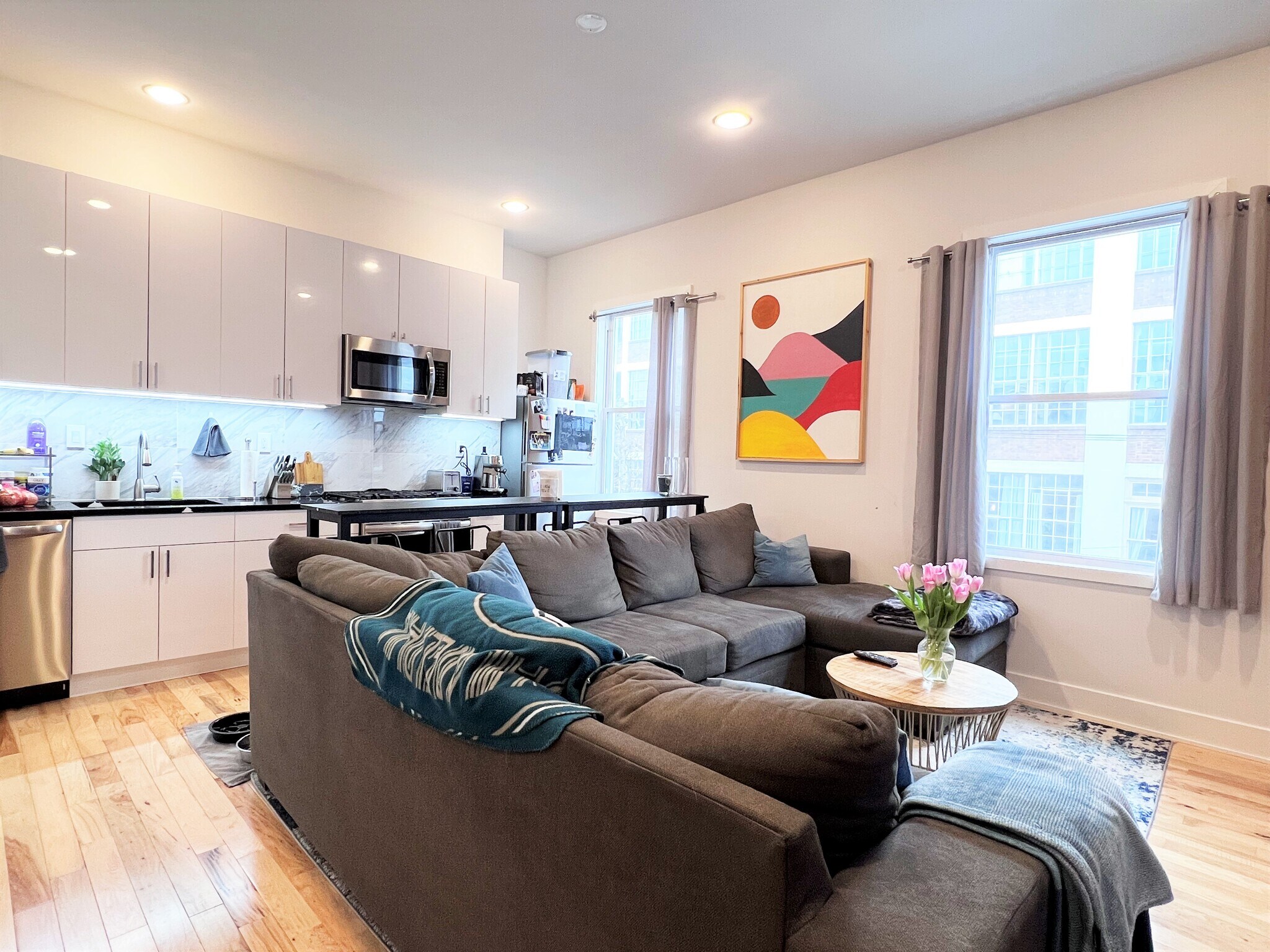 Building Photo - 725 N 5th St