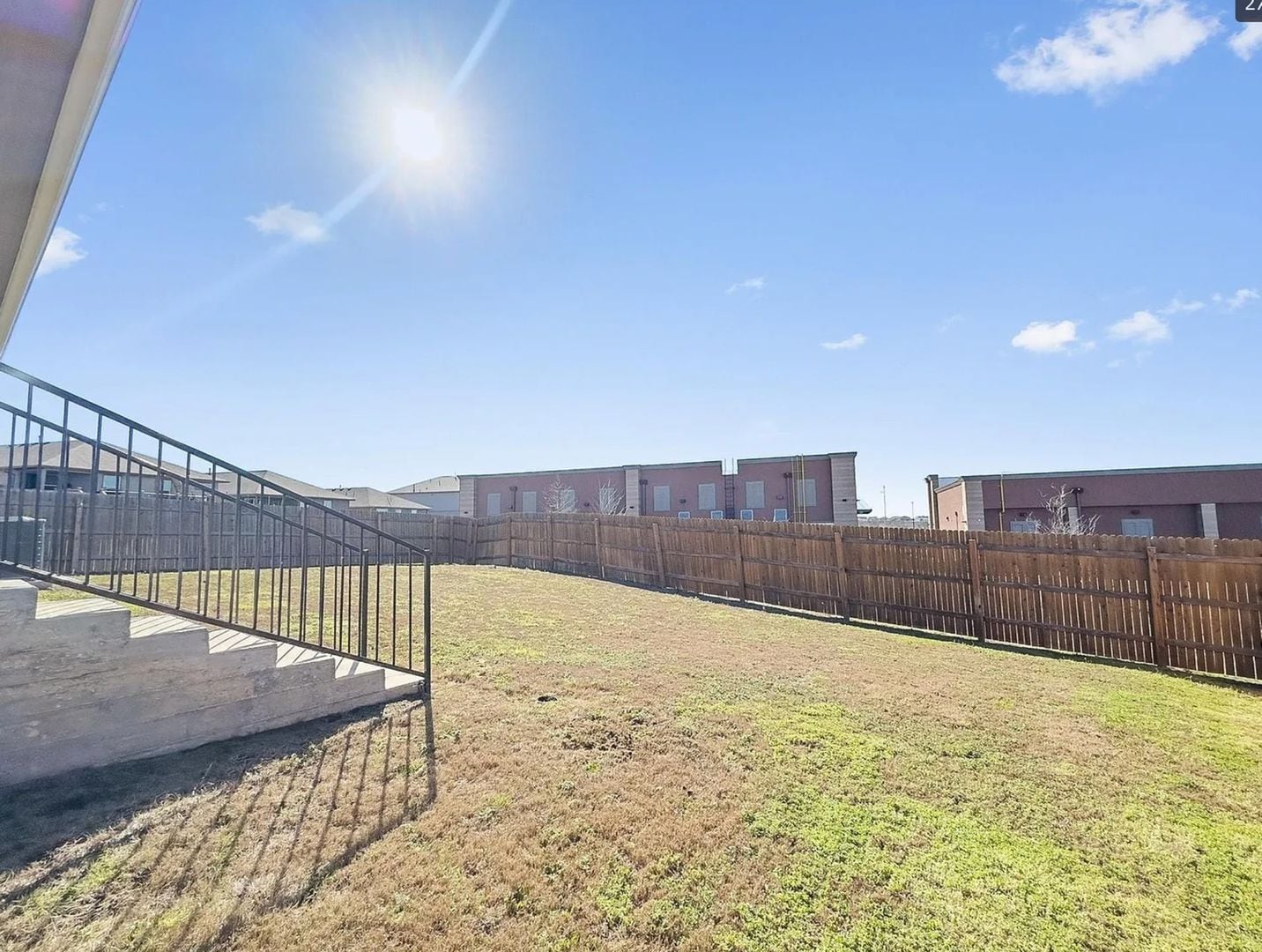 Building Photo - 124 Brody Ln