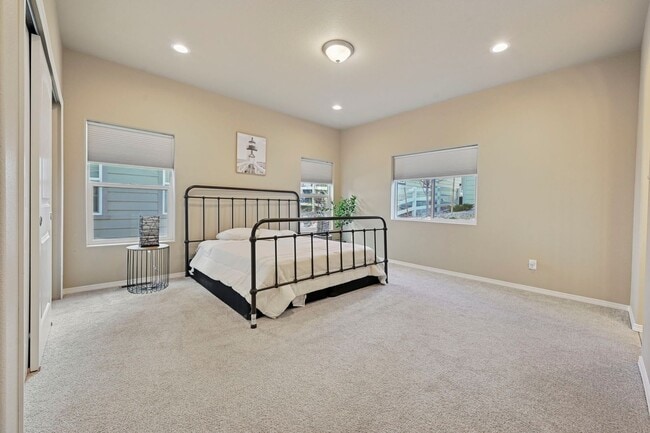 Building Photo - 3 Bed 2 bath house off of N Carefree!