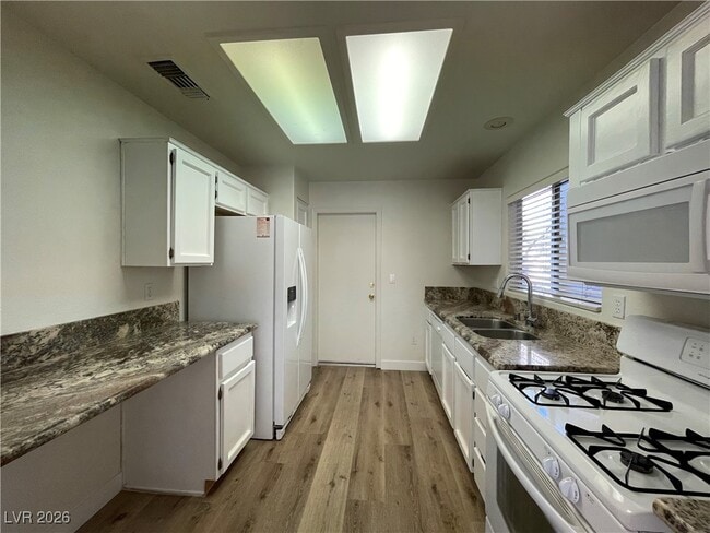 Building Photo - 10617 Mission Lakes Ave