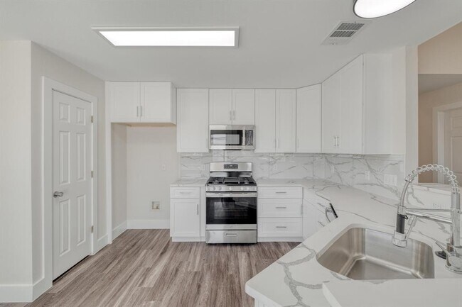 Building Photo - 277 Paddington Dr