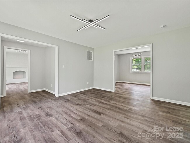 Building Photo - 2544 Cedarwild Rd