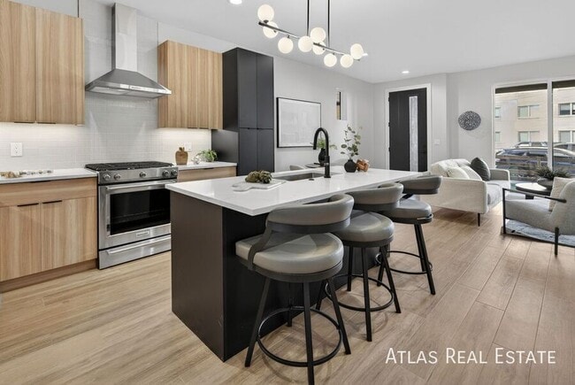 Building Photo - 830 Cherry St