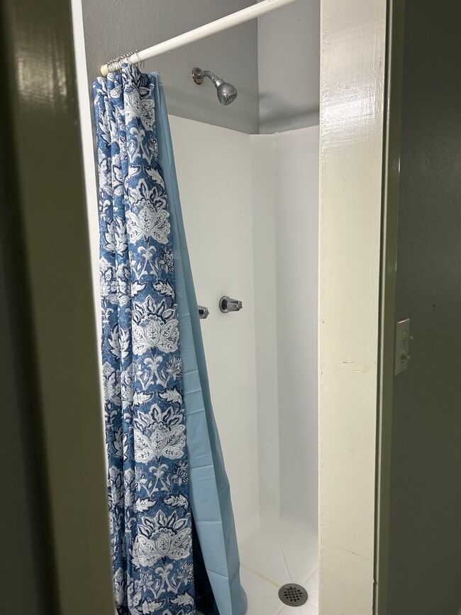 Building Photo - Spring Creek Loop