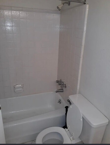 Building Photo - 115 Sandlewood Cir