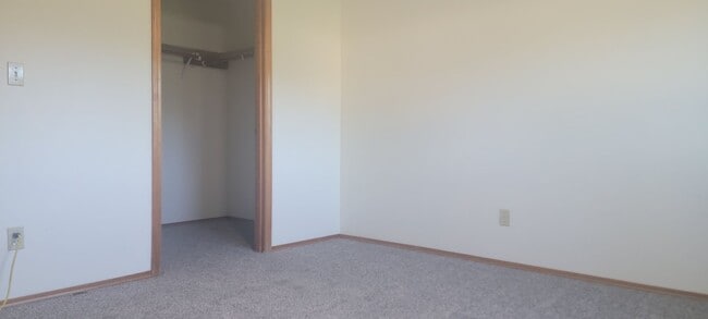Building Photo - close to OSU, brand new carpet and floorin...