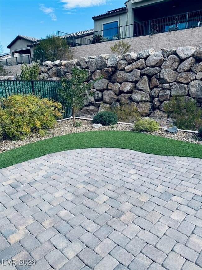 Building Photo - 92 Lake Oasis St