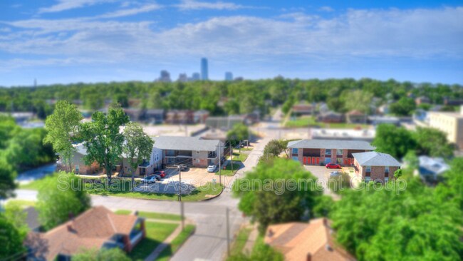 Building Photo - 900 NW 24th St