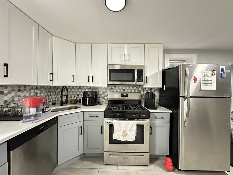 Building Photo - 1721 N Mozart St