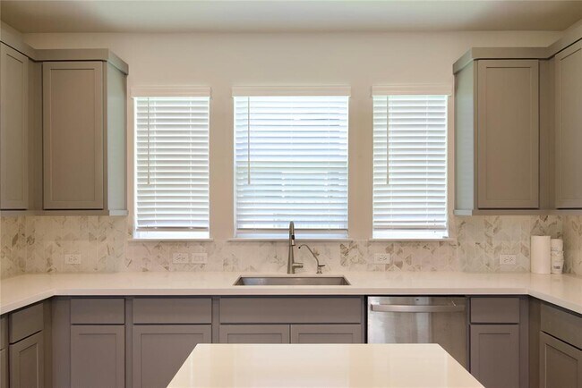 Building Photo - 8475 Harrington Grv Trl