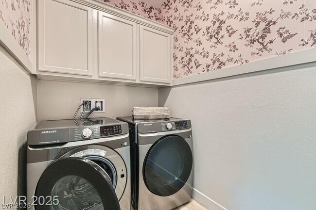 Building Photo - 5873 Skyfall Ct