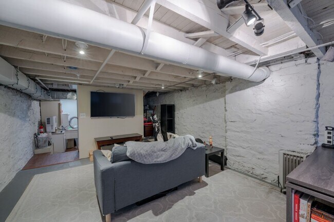 Building Photo - 129 W Ostend St