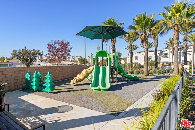 Building Photo - 1203 Beach Ln