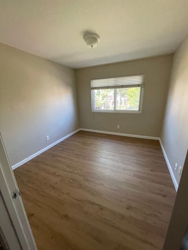 Building Photo - Great  Woodbridge Townhome!!