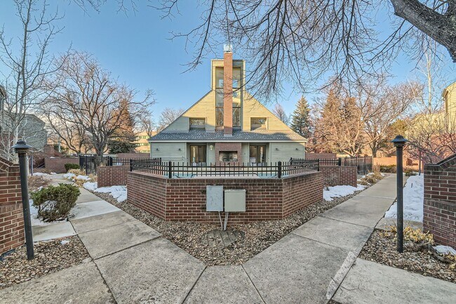 Building Photo - Urban Oasis: Cozy Furnished 1 BDR in Boulder