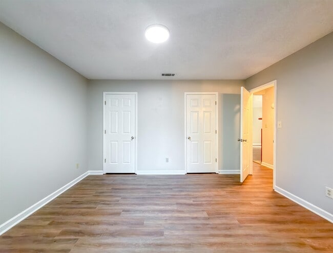 Building Photo - 1556 Twin Lakes Cir