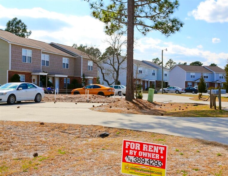 Building Photo - 121 W Ivybridge Dr