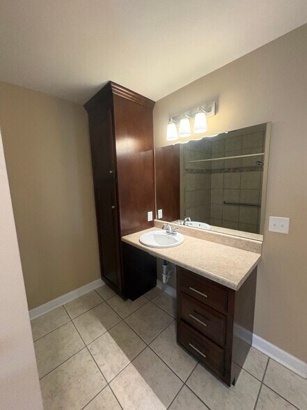 MBR Bath - 2904 Norfolk St