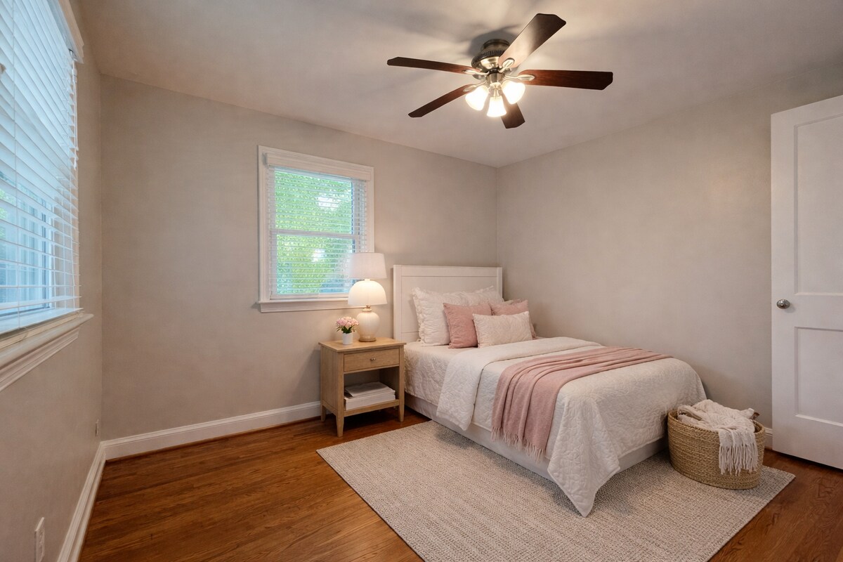 Building Photo - 5817 KINGSWOOD