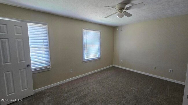 Building Photo - 933 Glastonbury Cir