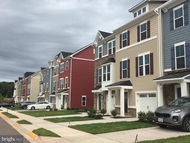 Building Photo - 10749 Hinton Wy