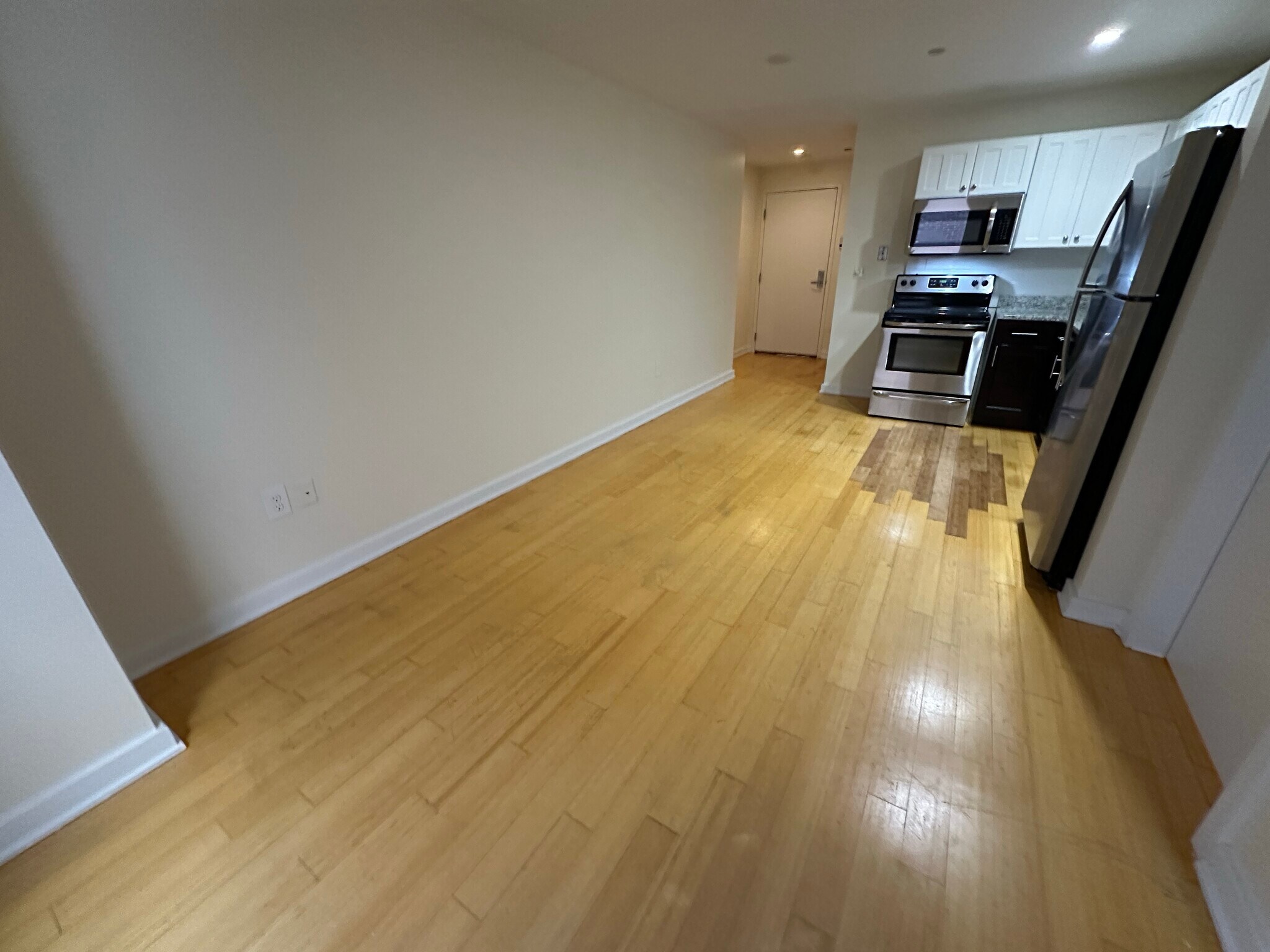 Building Photo - 25 Lagrange St