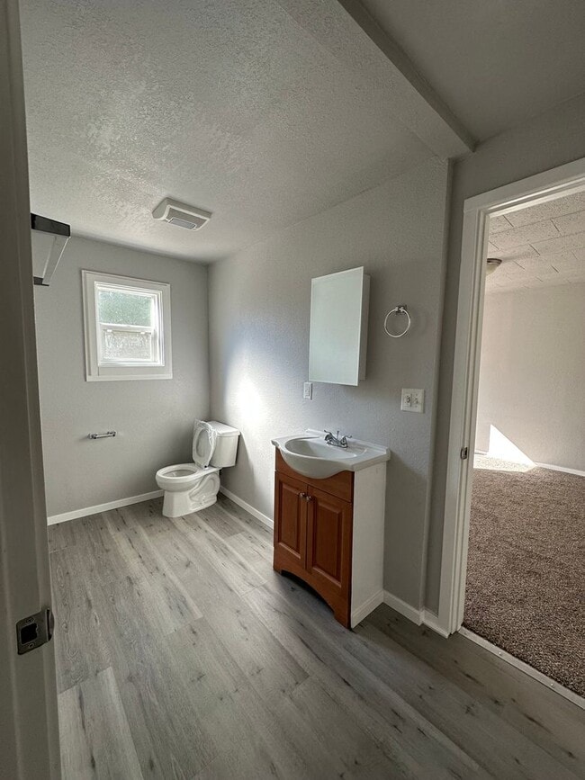 Building Photo - Remodeled 2 bedroom home in Myrtle Creek