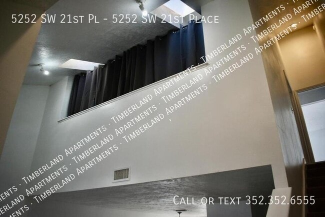 Building Photo - 5252 SW 21st Pl
